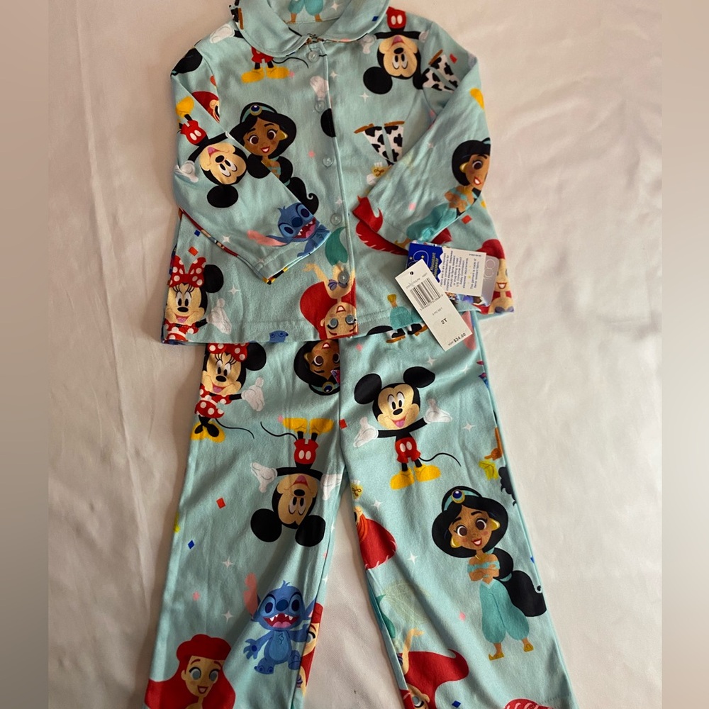 Disney NWT 2 piece pajama set size 2T multi character design